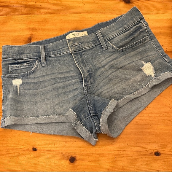 Abercrombie &Fitch denim shorts distressed size 6 w28 - Picture 1 of 4